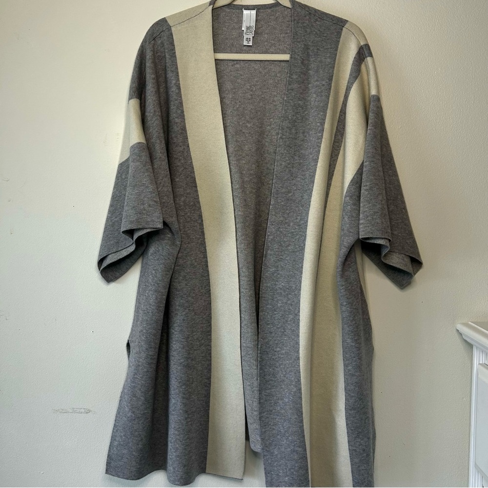 Open Front Kimono Sweater Cardigan Poncho Shawl Wrap Size XL Gray and Cream - Picture 2 of 9